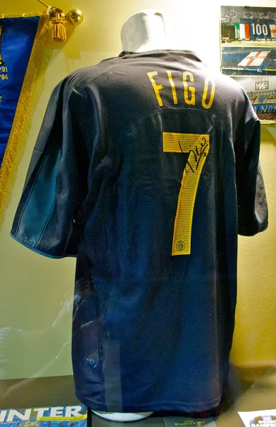 Camiseta Inter de Luis Figo, número 7, en el Museo Inter de Milán —  Fotos de Stock