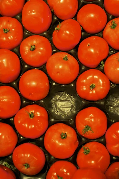 Tomates en la caja —  Fotos de Stock