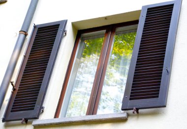 Evin penceresini açın