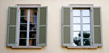 Evin pencereleri.
