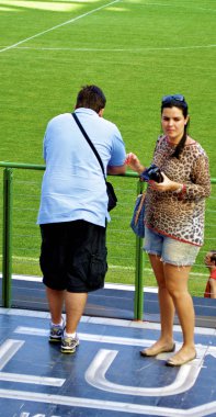 bir çift futbol maçı izle