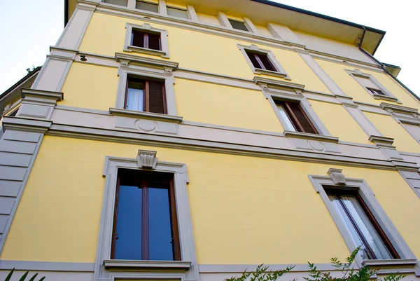 Schönes Gebäude in der Schweiz — Stockfoto