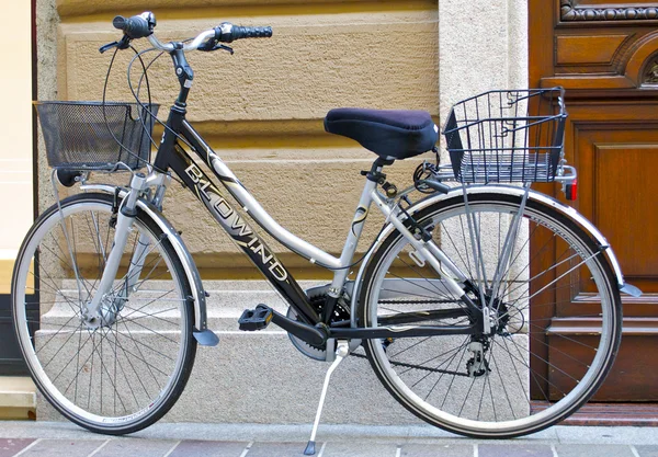 Bicicletta in strada — Foto Stock