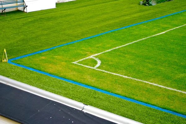 Köşe işaret üstünde futbol futbol sahası — Stok fotoğraf