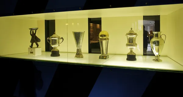 Inter milan 5 troféer i deras museum — Stockfoto