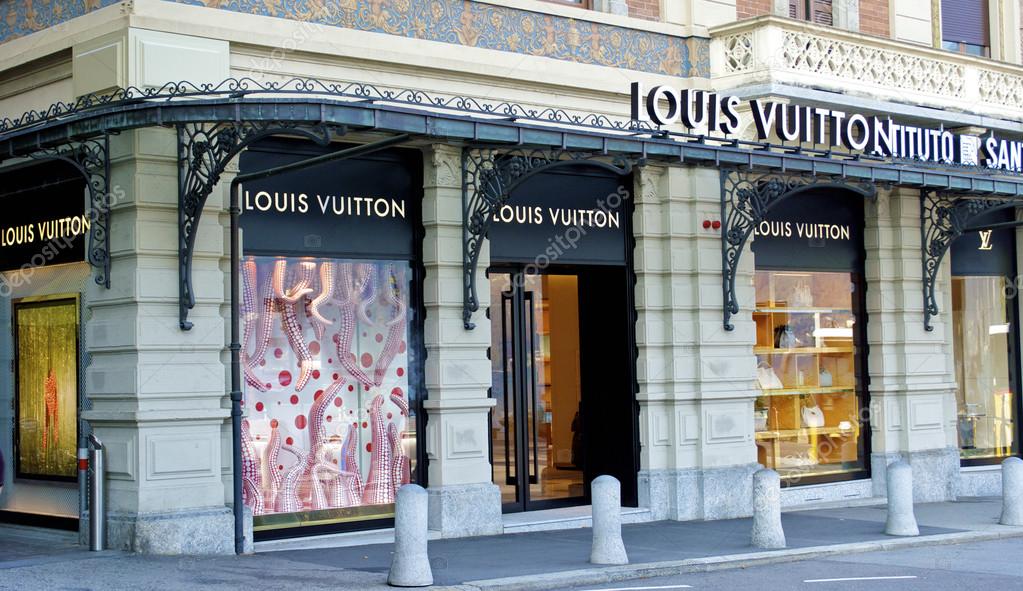 Louis Vuitton boutique – Stock Editorial Photo © Siempreverde #12701094