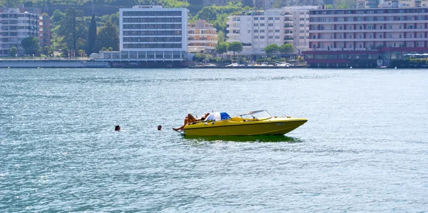 Boot auf dem Wasser — Stockfoto