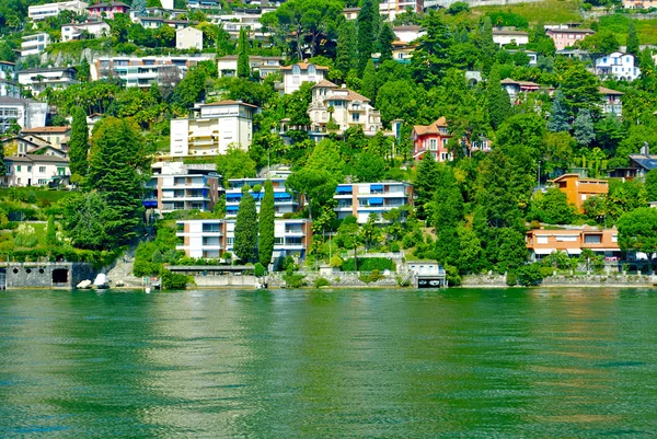 Cidade sobre a montanha — Fotografia de Stock