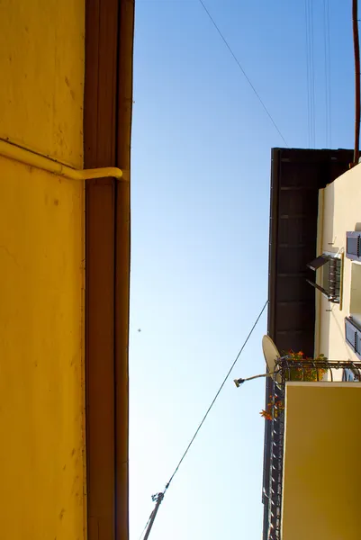 Cielo entre las casas — Foto de Stock