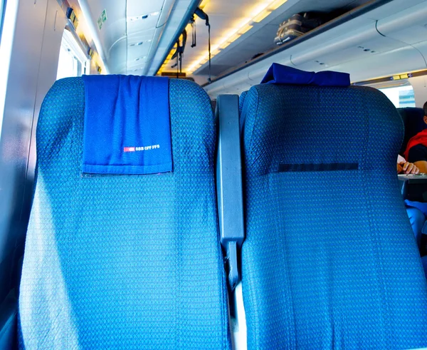 電車の中で空いている席 — ストック写真