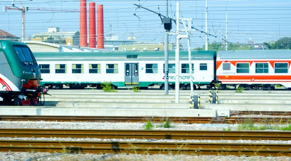 Trilhos e caminhos, estação — Fotografia de Stock