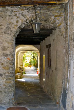 gandria, İsviçre dağ tepe üzerinde şehirde taş pasaj denilen