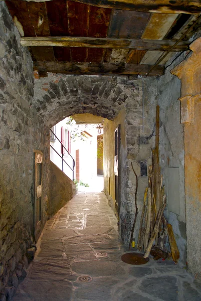 Stone passage in the town on the mountain hill called Gandria, Switzerland — Stock Photo, Image