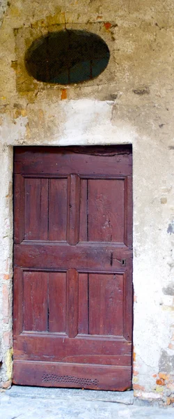 Oude deur van het huis in gandria, Zwitserland — Stockfoto