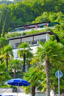 dağ tepe üzerinde lüks ev