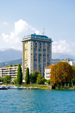 Gölün güzel görünümünden binasındaki Lugano
