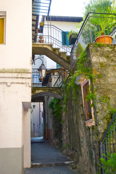 在 gandria，瑞士的房子之间的楼梯 — 图库照片