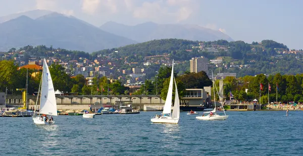 Iates no lago de Lugano, Suíça — Fotografia de Stock