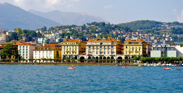 Piękny panoramiczny widok, Lugano, Szwajcaria, od jeziora — Zdjęcie stockowe