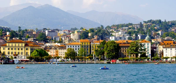 Bela vista panorâmica de Lugano, Suíça, do lago — Fotografia de Stock