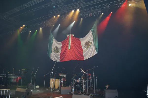 Scen med flaggan i Mexiko — Stockfoto