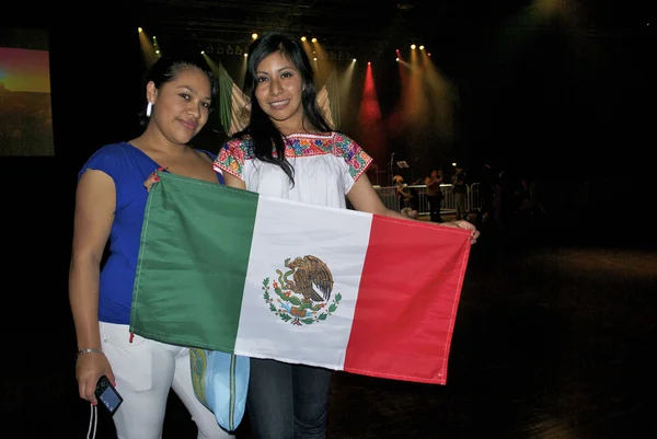 国旗とメキシコからの女の子 — ストック写真