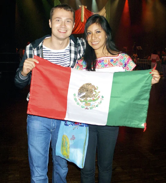 Pige og dreng fra Mexico med det nationale flag - Stock-foto