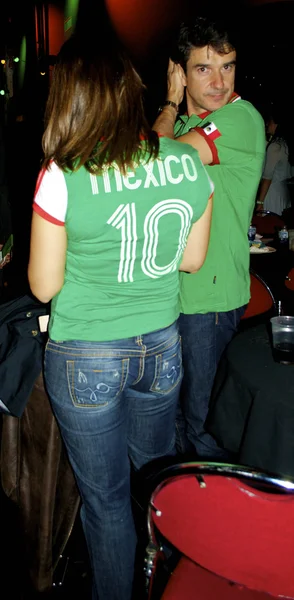 Dívka z Mexika v tričku Mexika s číslem 10 — Stock fotografie