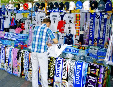 turist real madrid forma satın alır.