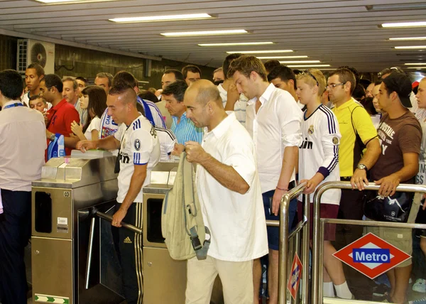Vastzitten in de metro van madrid na de wedstrijd — Stockfoto