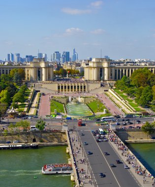 Köprü ve trocadero kare görünümü