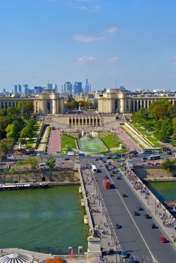 Köprü ve trocadero kare görünümü