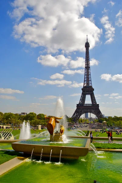 Fontány Trocadera a Eiffelova věž — Stock fotografie