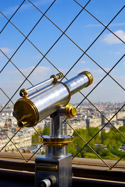 Telescoop op de Eiffeltoren — Stockfoto