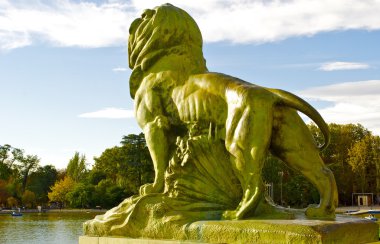 Aslan heykeli wathes retiro park, madrid