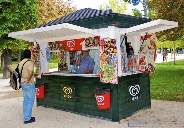 Kiosk w parku — Zdjęcie stockowe