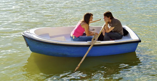 Couple in love in the boat over the lake — Stock Photo, Image