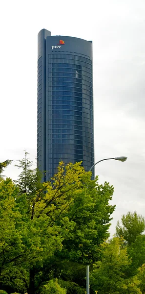 Madrid: cuatro torres üzleti terület, madrid, Spanyolország. — Stock Fotó