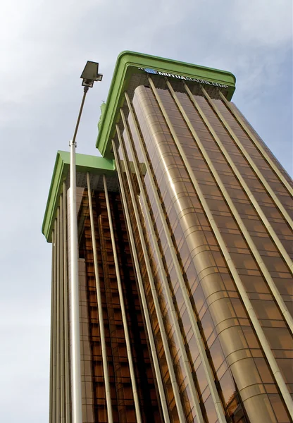 Dos edificios en la Plaza Colón de Madrid, España . —  Fotos de Stock