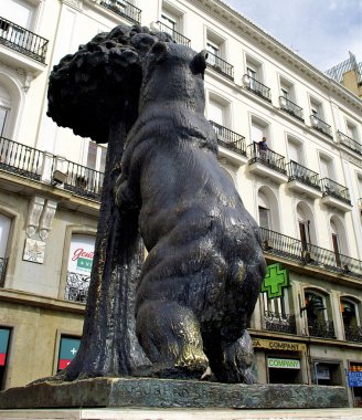 Statue of Bear and strawberry tree, Puerta del Sol, Spain clipart