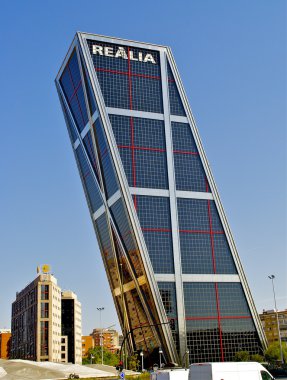 마드리드, 스페인의에서 푸에르타 드 유로 파 타워 (유럽의 문)