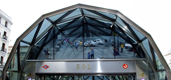 Sol tunnelbanestationen tecken i madrid, Spanien — Stockfoto