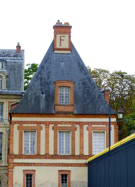 Vackra medeltida landmark - kungliga jakt slottet fontainbleau. — Stockfoto