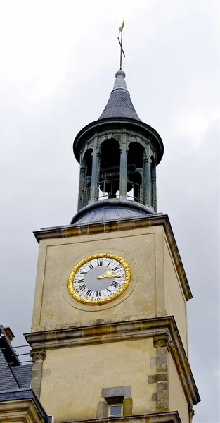 Hermoso monumento medieval - castillo de caza real Fontainbleau . — Foto de Stock