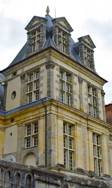 Hermoso monumento medieval - castillo de caza real Fontainbleau . —  Fotos de Stock