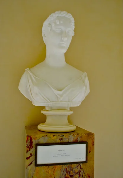 Monumento situado en el Palacio de Fontainebleau —  Fotos de Stock