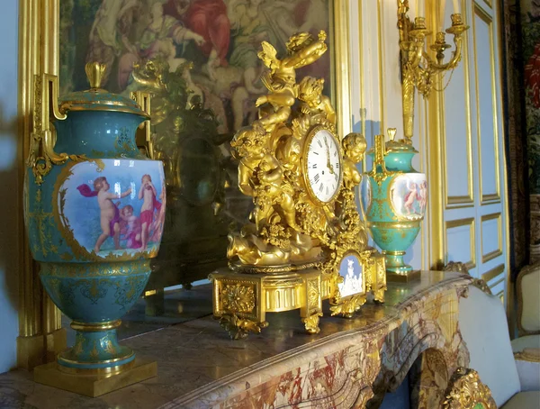 CASTLE FONTAINEBLEAU, ÎLE-DE-FRANCE, FRANCE: Image is taken inside of the Palace of Fontainebleau — Stock Photo, Image