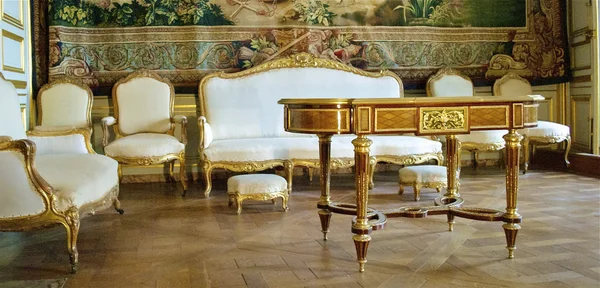 CASTLE FONTAINEBLEAU, ÎLE-DE-FRANCE, FRANCE: Image is taken inside of the Palace of Fontainebleau — Stock Photo, Image