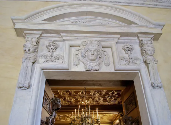 CASTLE FONTAINEBLEAU, jalá-DE-FRANCE, FRANCIA: Imagen tomada dentro del Palacio de Fontainebleau — Foto de Stock