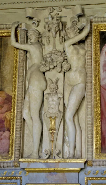 Statua nel castello Fontainebleau, Francia — Foto Stock